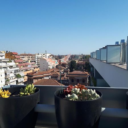Penthouse 40 In Trastevere With Seasonally Jacuzzi Roma Exterior foto