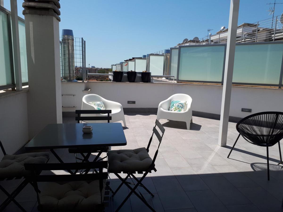 Penthouse 40 In Trastevere With Seasonally Jacuzzi Roma Exterior foto