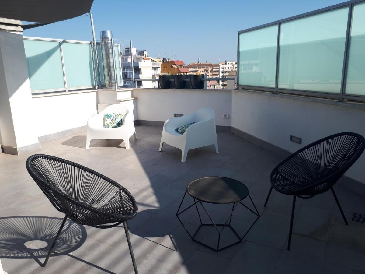 Penthouse 40 In Trastevere With Seasonally Jacuzzi Roma Exterior foto