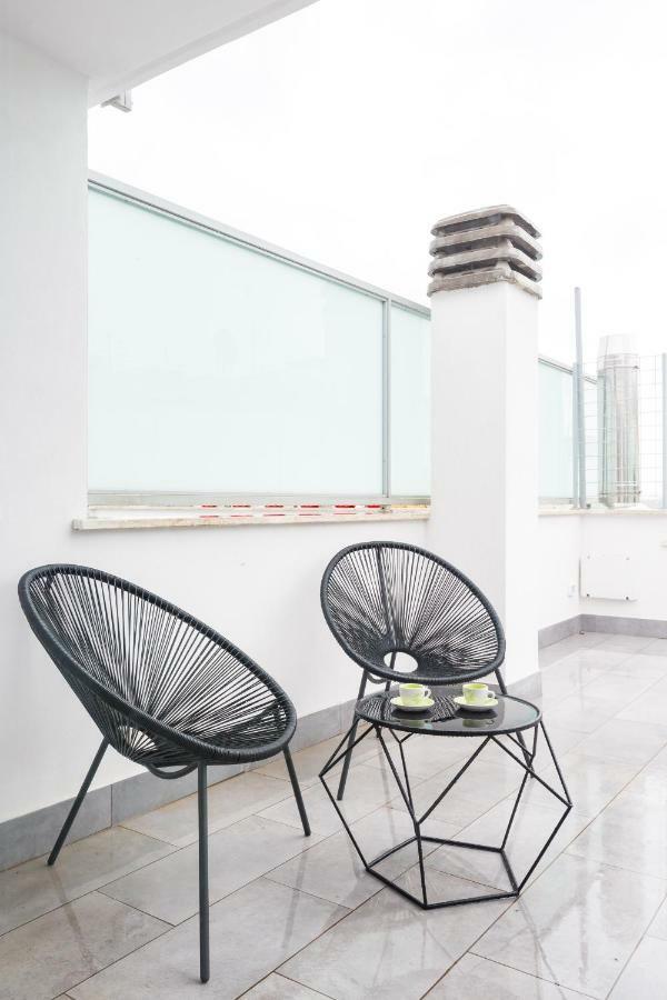 Penthouse 40 In Trastevere With Seasonally Jacuzzi Roma Exterior foto