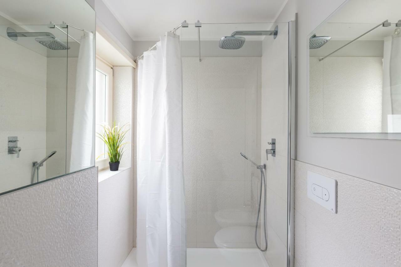Penthouse 40 In Trastevere With Seasonally Jacuzzi Roma Exterior foto