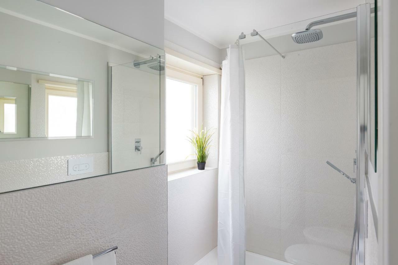 Penthouse 40 In Trastevere With Seasonally Jacuzzi Roma Exterior foto