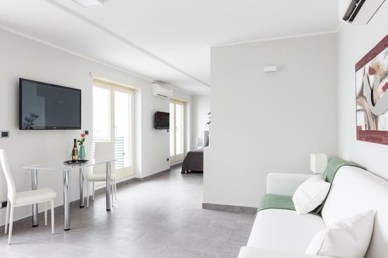 Penthouse 40 In Trastevere With Seasonally Jacuzzi Roma Exterior foto