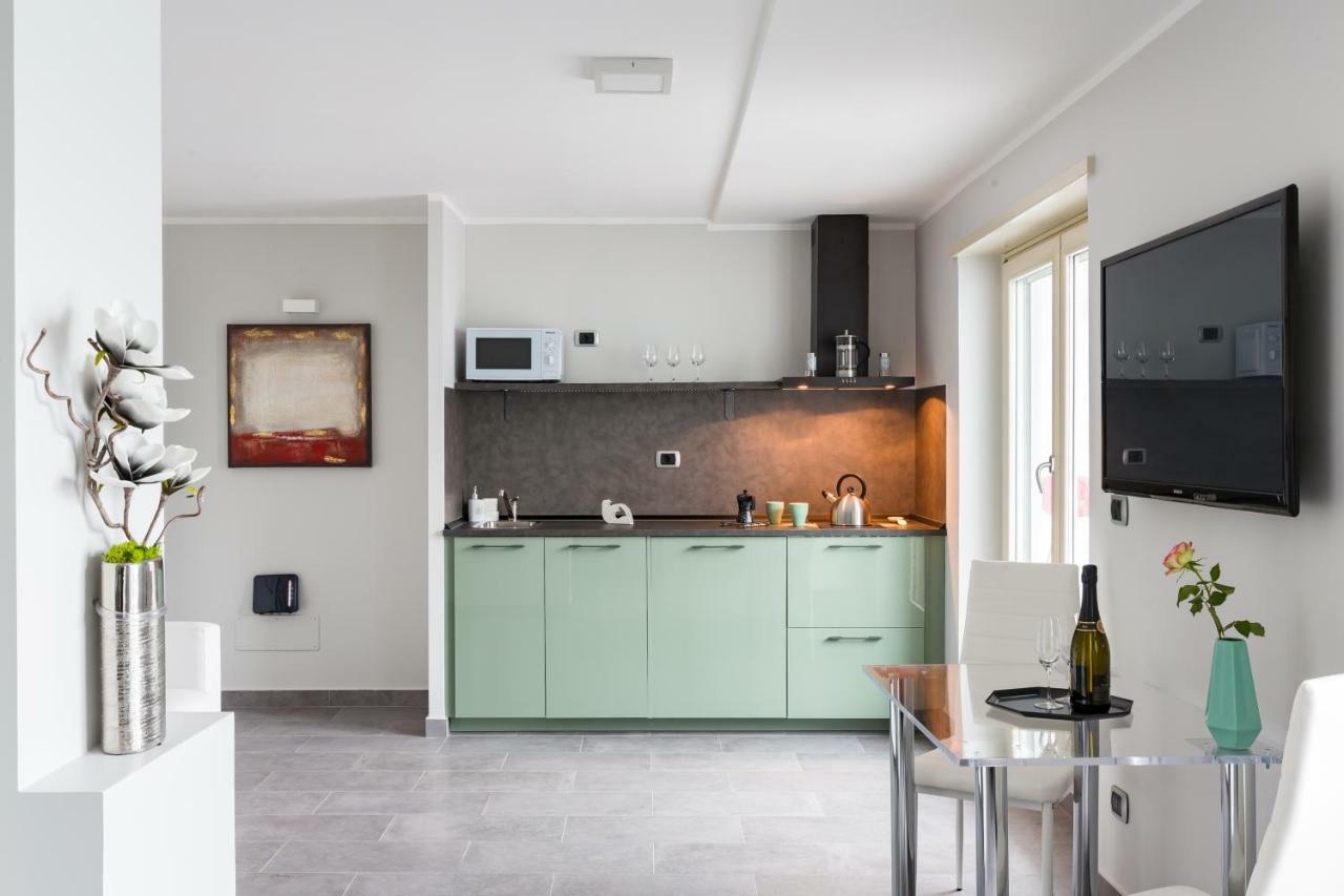 Penthouse 40 In Trastevere With Seasonally Jacuzzi Roma Exterior foto