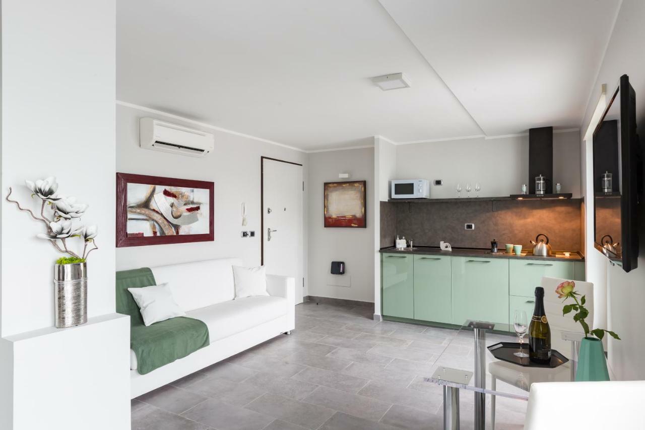 Penthouse 40 In Trastevere With Seasonally Jacuzzi Roma Exterior foto